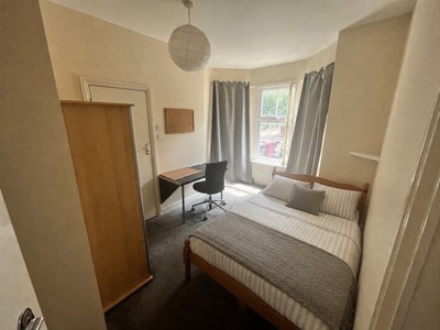 En-suite Room near Reading Hospital - Bills inc  Main Photo