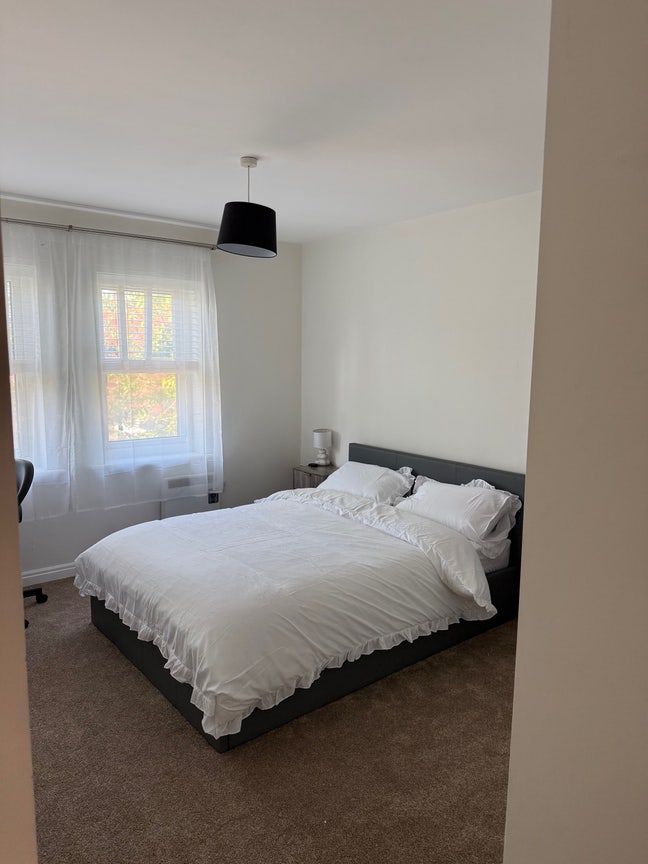Beautiful double room, own bathroom - bills inc Main Photo