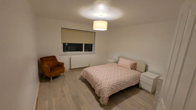 Spacious double + parking, walk to QA & station Main Photo