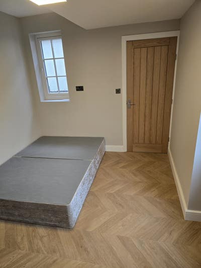Beautifully refurbished double bed room available Main Photo