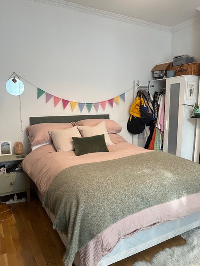 Bright double room in Shepherd's Bush W3 Main Photo