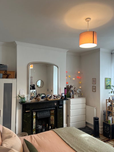Bright double room in Shepherd's Bush W3 Main Photo