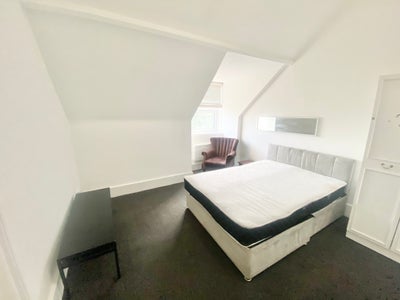 Huge room Hove available July 5th &pound;750 all bills  Main Photo
