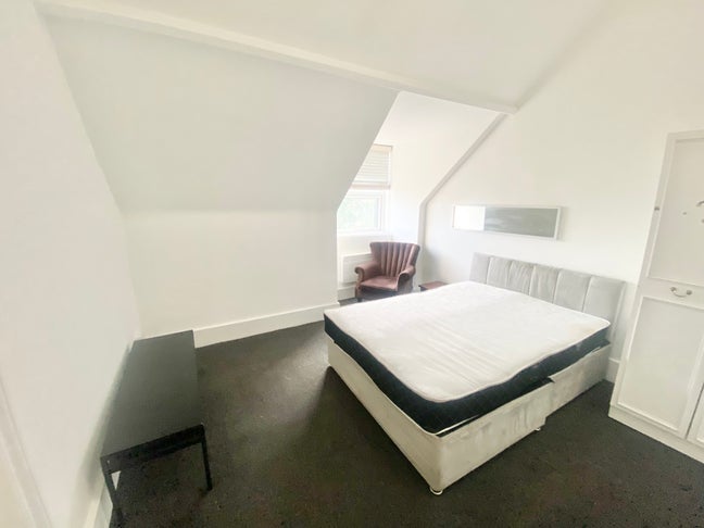 Huge room Hove available July 5th &pound;750 all bills  Main Photo