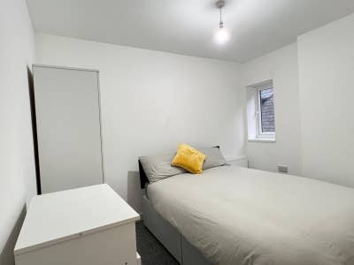 Newly Refurbished En-suite Double Bedrooms Main Photo