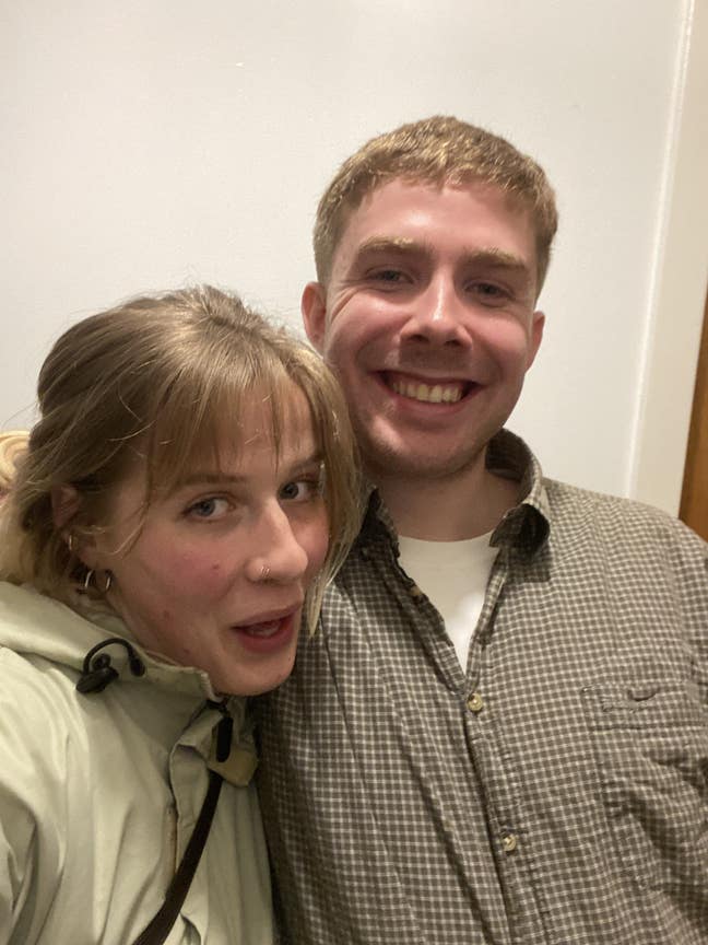 Postgrad pals looking for flat share  Main Photo