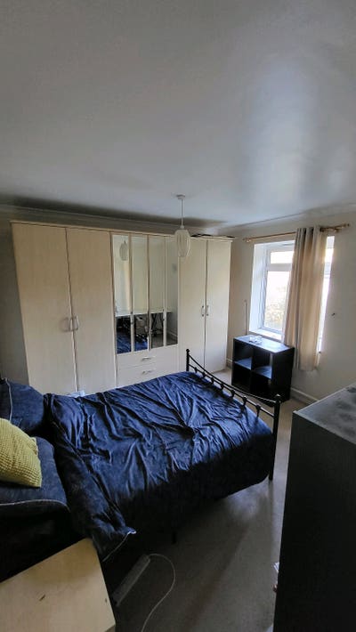 Spacious room in Forest Hill Main Photo