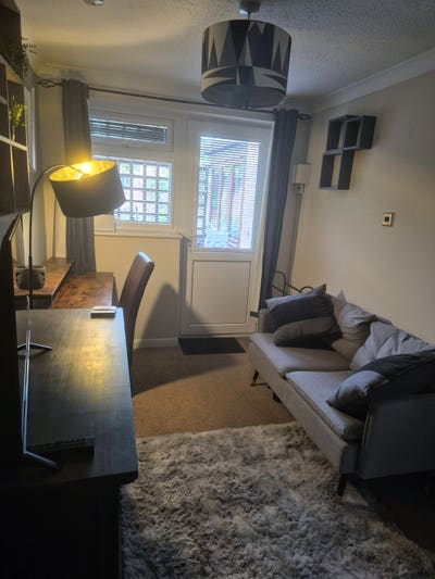 A double bedroom with own separate lounge/study Main Photo