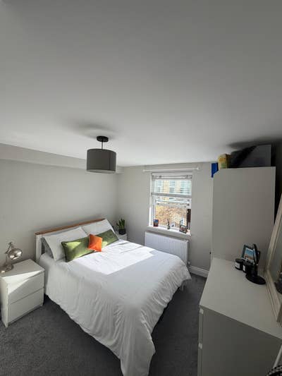 En-suite Double Room - Clapham North Main Photo