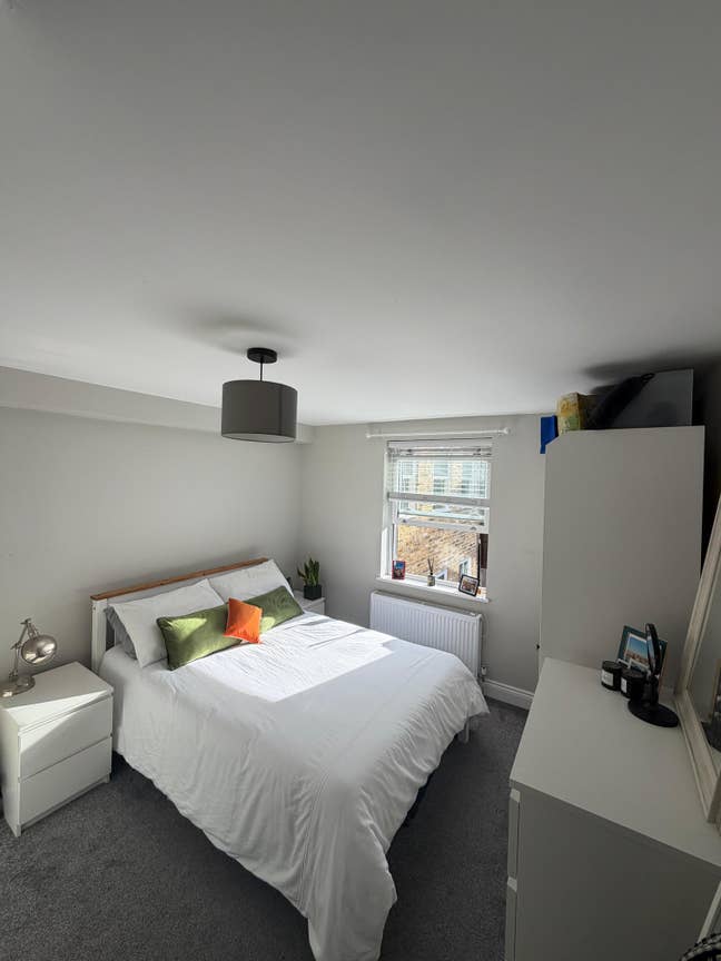 En-suite Double Room - Clapham North Main Photo