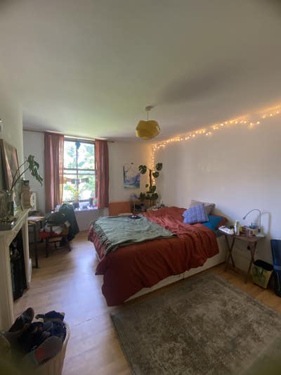 2 double rooms in Broomhill - available from July Main Photo