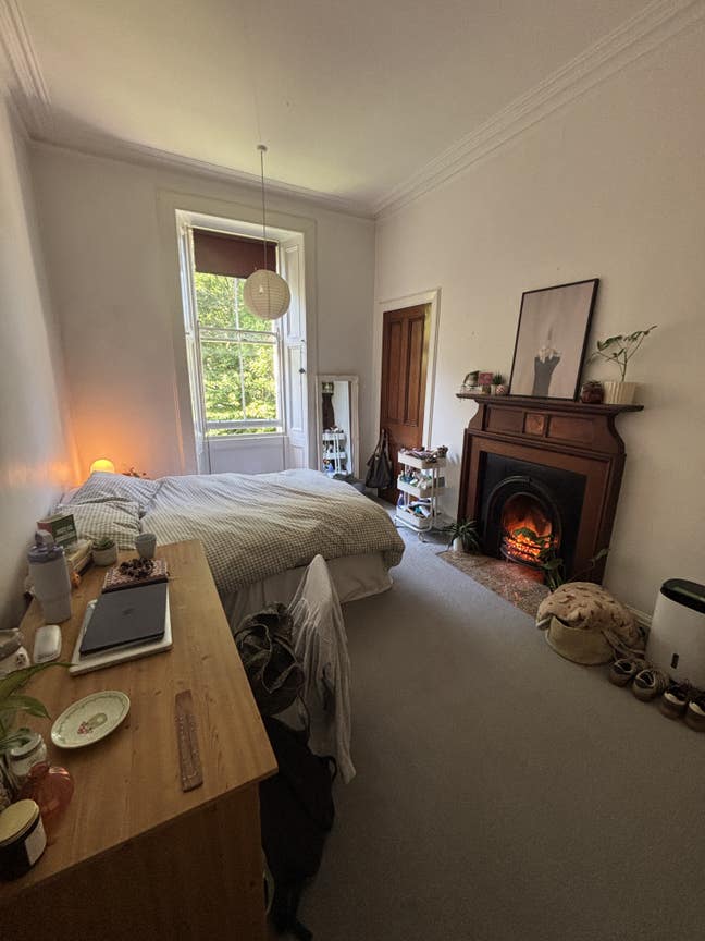 Room for rent in Marchmont flat Main Photo