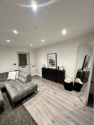 Double Room in Town House  Main Photo