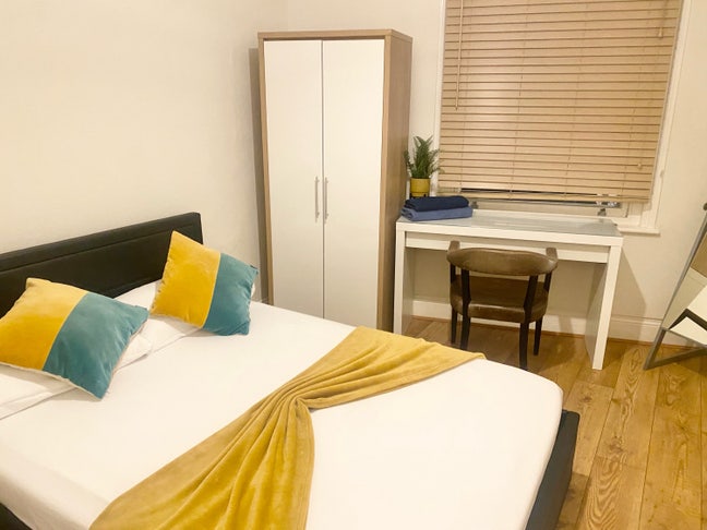 1 Bed flexible let Hove &pound;1200 all bills inc avail  Main Photo