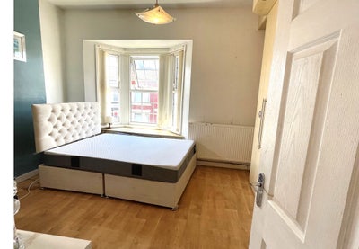 Furnished Double Room to Rent Bills Included Main Photo