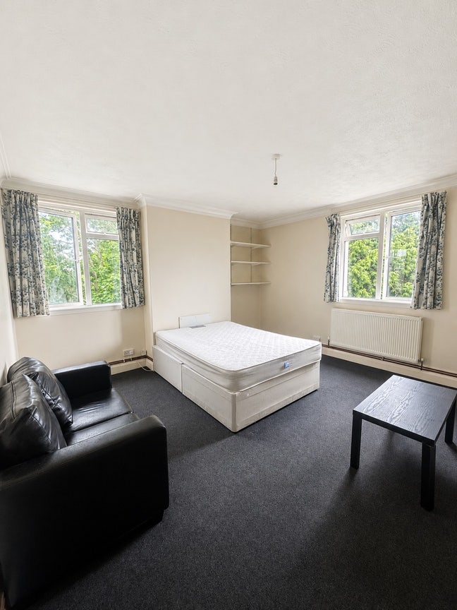 🚆🏡Bright 1-Bed Flat | 5 Mins to Central Station  Main Photo