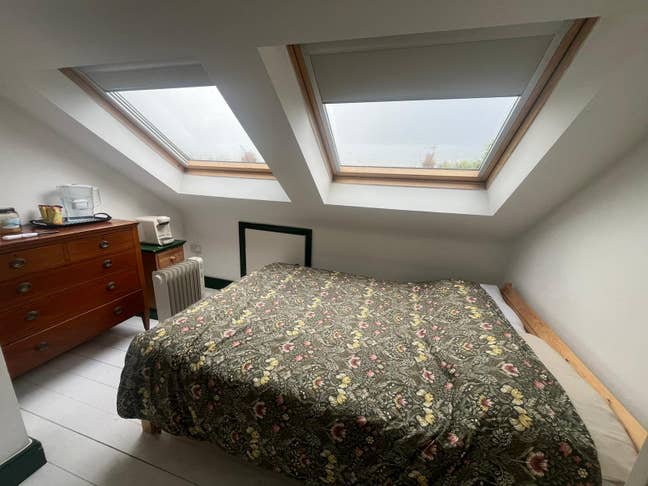 Loft bedroom with ensuite bathroom Main Photo
