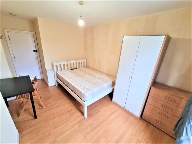Double Room Available in Turnpike Lane N15 *.* Main Photo
