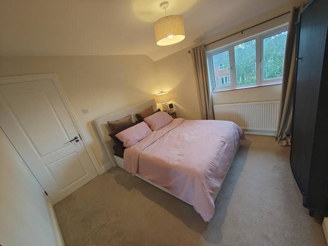 Professional Female Lodger Wanted – Ascot Main Photo