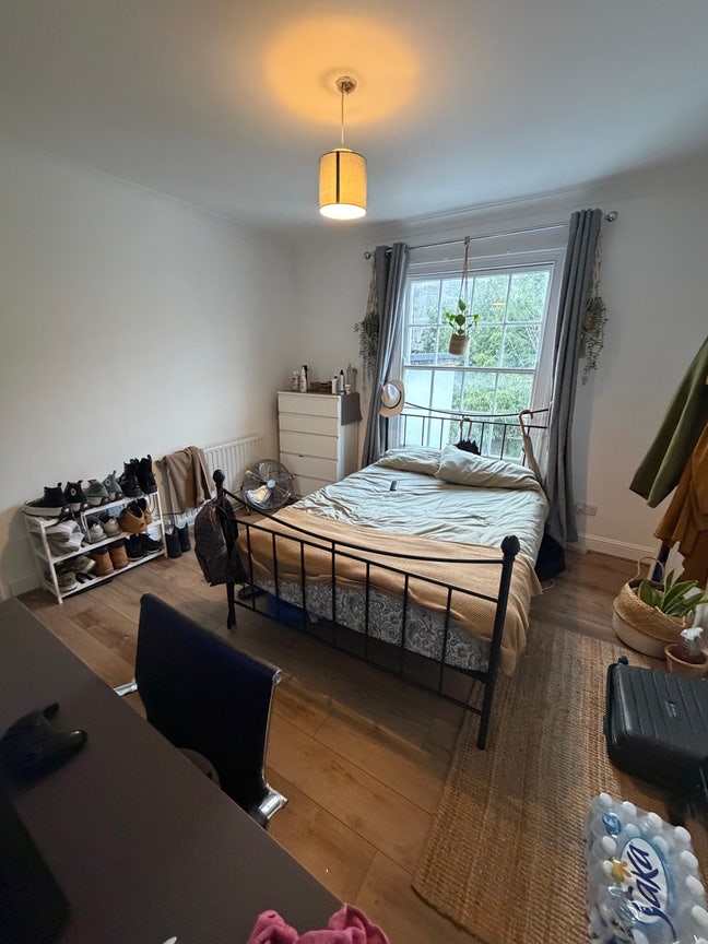 Nice size double room in New Cross Main Photo