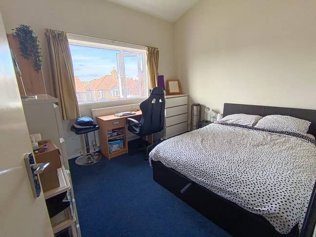Large Room by Jubilee tube. Living room/Bills incl Main Photo