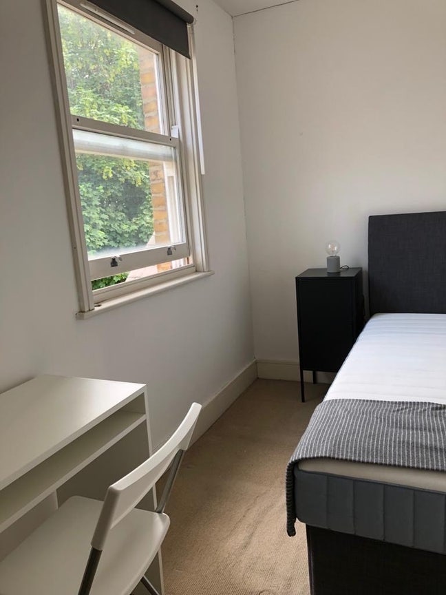 Room Elephant & Castle. All bills included  Main Photo