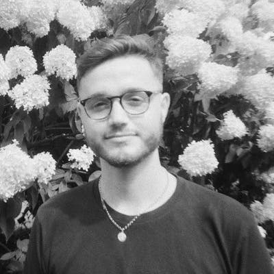Professional couple seeking month long sublet  Main Photo