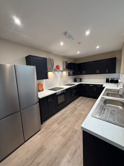 🔥🔥Luxury En-Suite & Double Bedroom 🔥🔥 Main Photo