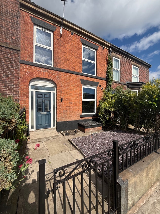 Luxury Hi-Spec Ensuite room Close to Bury Centre Main Photo