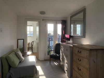 Attic flatette with great views Great location  Main Photo