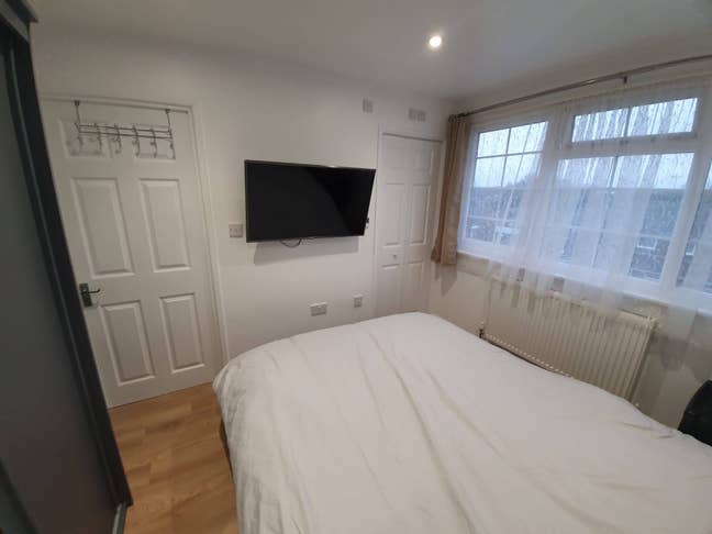 Rooms Available in quiet location Main Photo