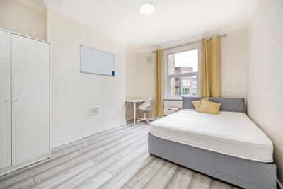 Spacious 5-Bed Modern Home, London Kew Bridge Main Photo