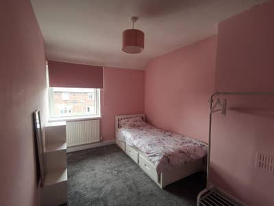 Rooms to rent close to hospital, ideal for worker. Main Photo