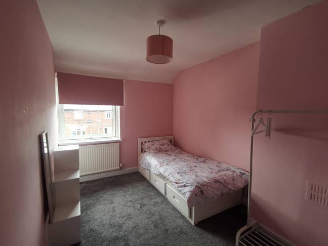 Rooms to rent close to hospital, ideal for worker. Main Photo