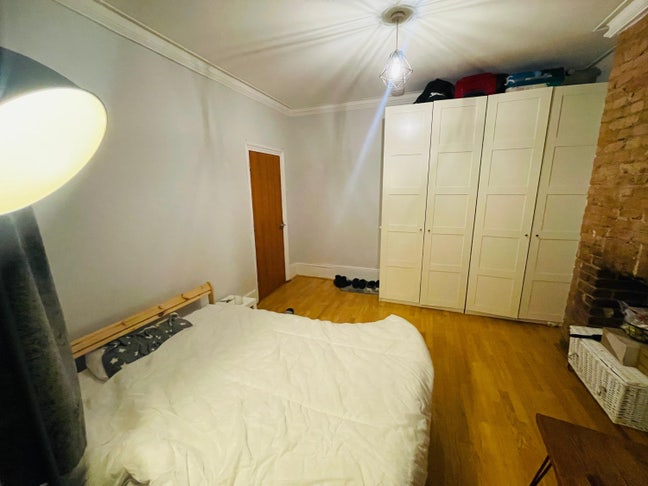 Cozy Double Bedroom - 750&pound; PCM All Bills Included Main Photo