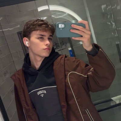 Professional Male seeks a single or double room Main Photo