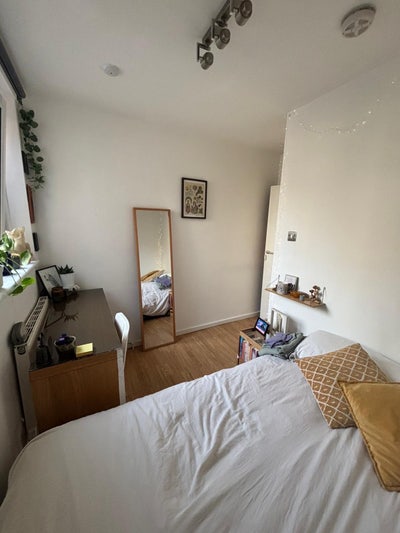 Cute Room in Kennington Zone 1 (5th July-30th Aug) Main Photo