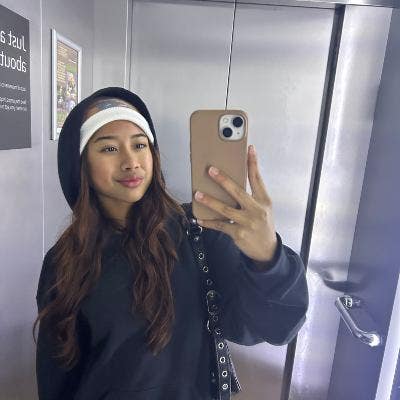 Professional Female seeks a double room Main Photo