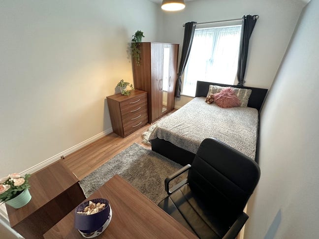 Stunning Dbl room in professional houseshare Main Photo