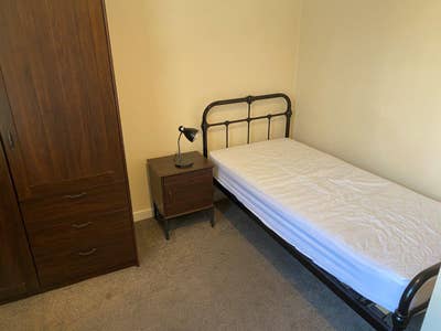 4 Bedroom House - fully furnished Main Photo
