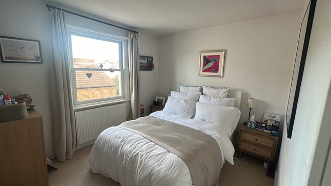 Double Room with Private Bathroom in Parsons Green Main Photo