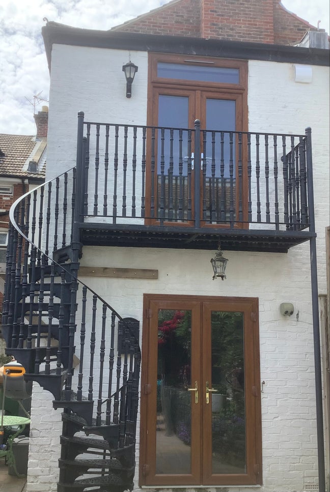 Newly Refurbished Private 1-Bed Flat | Bills inc Main Photo