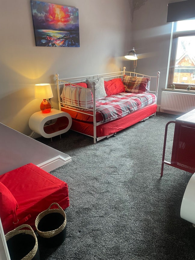 Large furnished single room  Main Photo