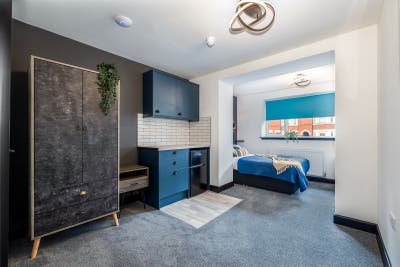 "Spacious Studio Apartment Opposite George Eliot" Main Photo