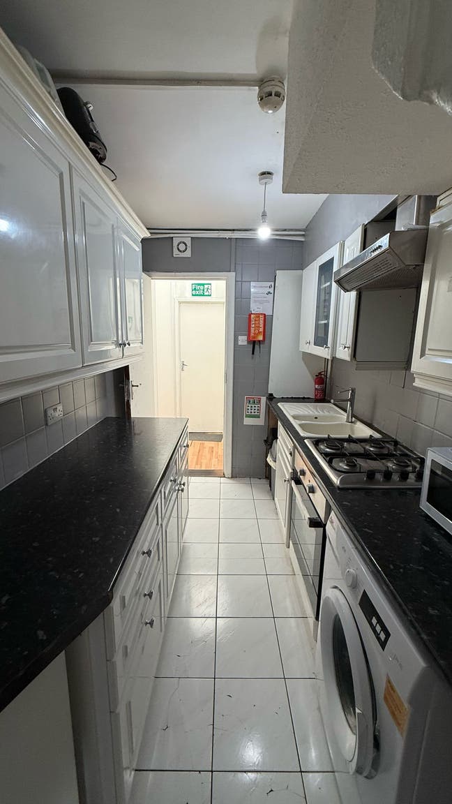 Cheap Single Room Stonebridge Park @ Main Photo