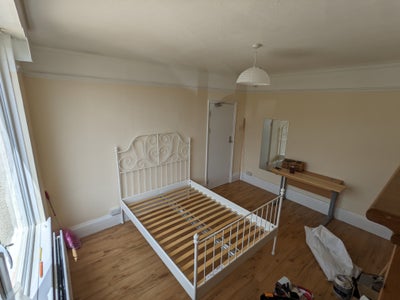 Large Double Room in HMO Main Photo
