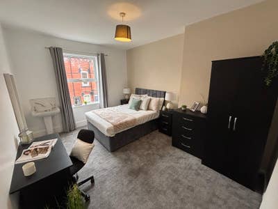 Room 2 - 2 Granby Place Main Photo