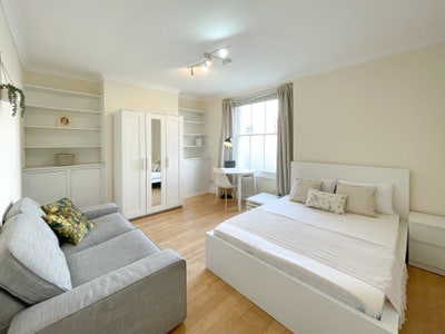 Huge Double Room 6 min from Camden Town Main Photo