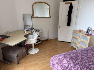 Two Double Bedroom Available: Chiswick Park W4 Main Photo