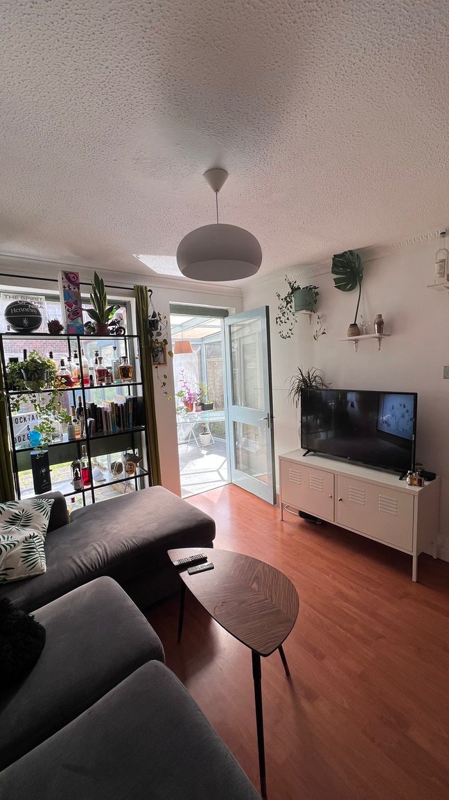 Double Room in a Cozy Friendly Flat Main Photo